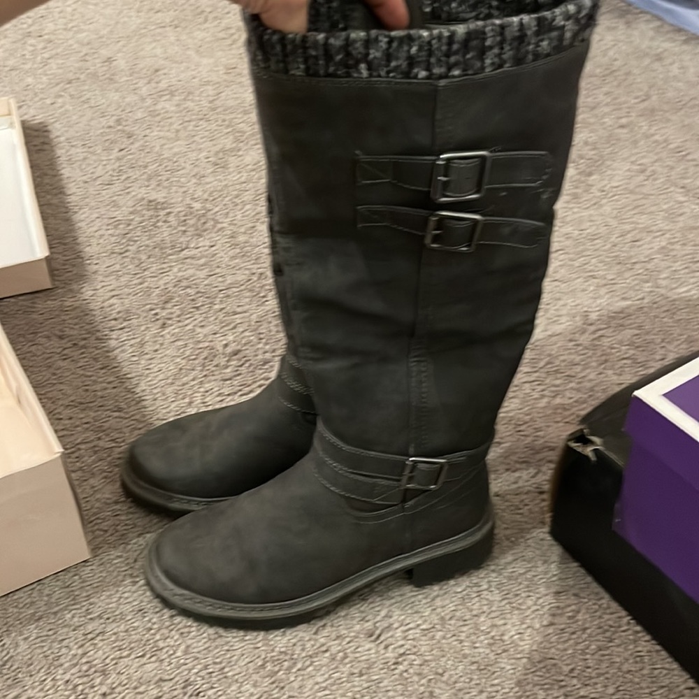 Boots - Picture 3 of 6